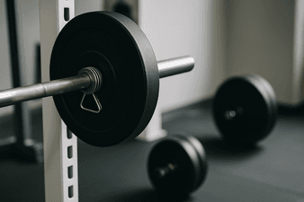 Grundübungen vs. Isolationsübungen – Was ist besser für Muskelaufbau?